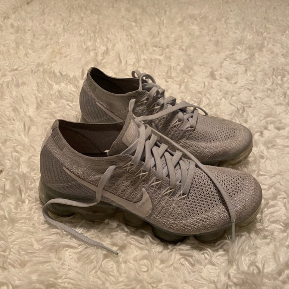 white vapormax size 7